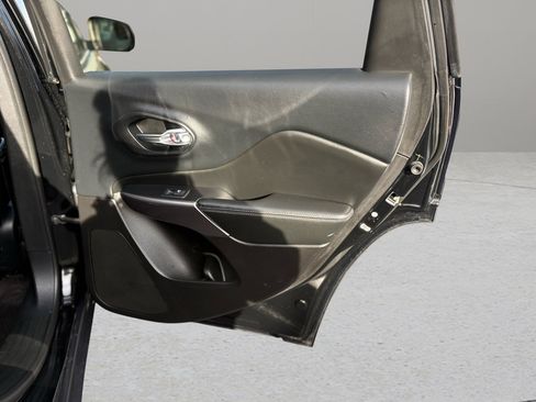 Used 2019 Jeep Cherokee Latitude Plus w/ Cold Weather Group image 36