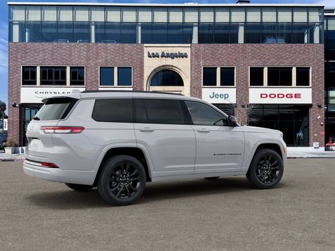 New 2026 Jeep Grand Cherokee L Limited AWD/4WD image 4
