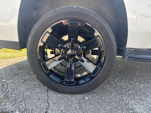 Used 2018 GMC Yukon SLT w/ Premium Edition AWD/4WD image 16