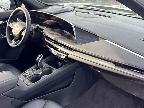 Used 2025 Cadillac XT4 Sport image 29