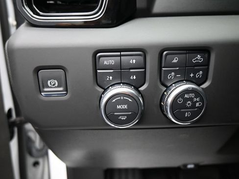 Used 2025 GMC Sierra 1500 AT4 w/ AT4 Preferred Package AWD/4WD image 12
