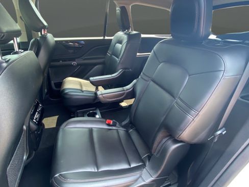 Used 2023 Lincoln Aviator AWD w/ Premium Package image 23
