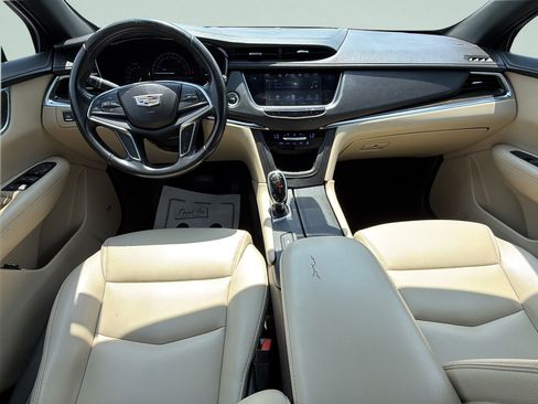 Used 2019 Cadillac XT5 FWD image 16