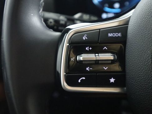 Used 2024 Kia Carnival SX image 11