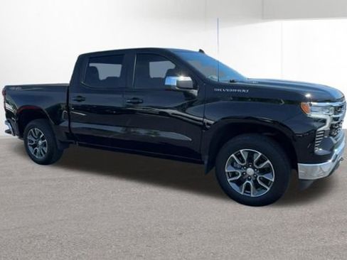 Used 2024 Chevrolet Silverado 1500 LT AWD/4WD image 2