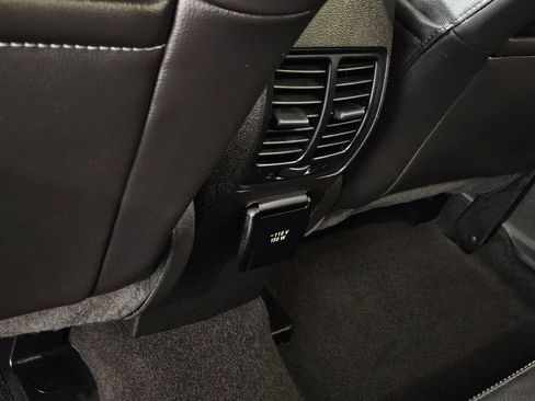 Used 2017 Ford Escape Titanium FWD image 27