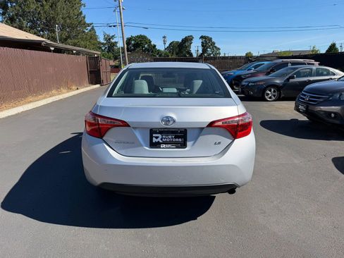 Used 2017 Toyota Corolla LE FWD image 5
