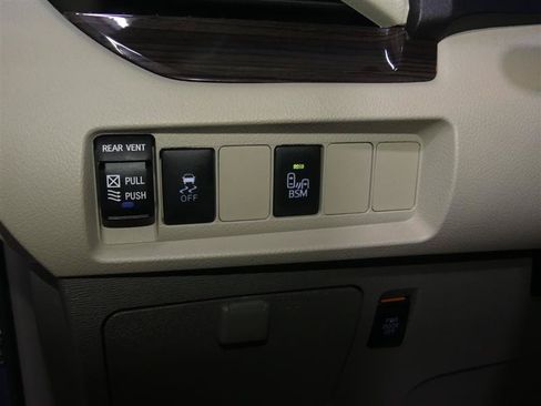 Used 2015 Toyota Sienna XLE FWD image 28