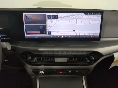 Used 2025 BMW 230i Coupe w/ Convenience Package image 22