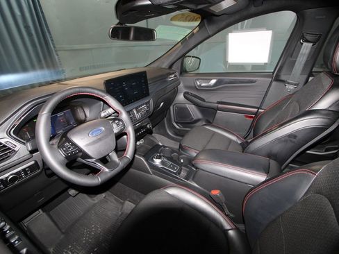 Used 2025 Ford Escape ST-Line w/ Equipment Group 301A image 2