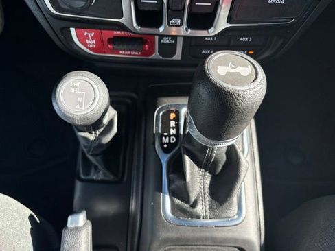 Used 2024 Jeep Wrangler Unlimited Sport AWD/4WD image 28