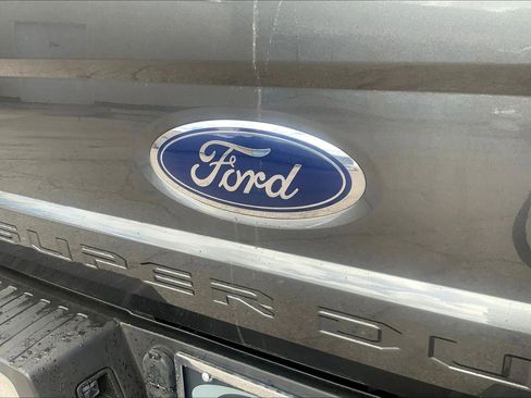 Used 2018 Ford F250 Lariat w/ Lariat Value Package image 8