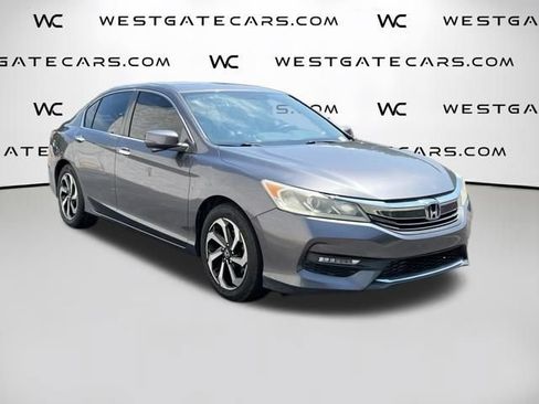 Used 2017 Honda Accord EX image 4