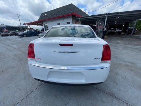 Used 2015 Chrysler 300 Limited RWD image 17