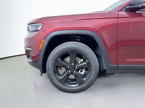Used 2024 Jeep Grand Cherokee L Limited w/ Black Appearance Package image 33