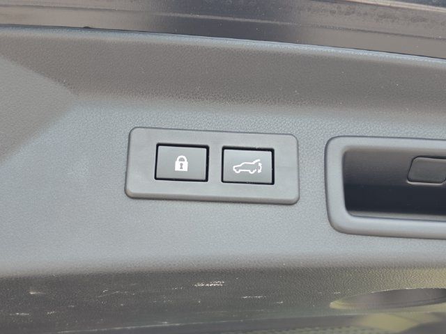 Used 2025 Subaru Forester Premium AWD/4WD image 7