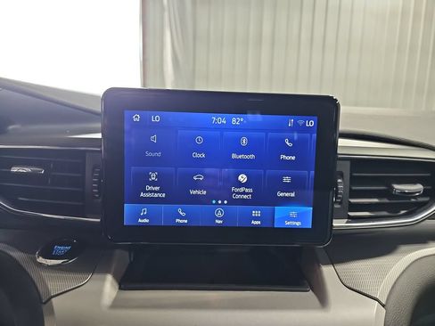 Used 2024 Ford Explorer XLT w/ Equipment Group 202A AWD/4WD image 39
