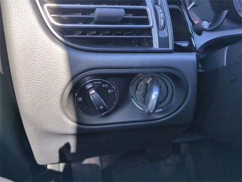 Used 2025 Porsche Macan image 35