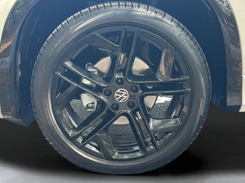 New 2026 Volkswagen Tiguan SE R-Line FWD image 10