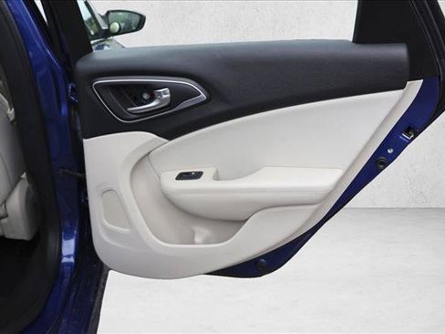 Used 2015 Chrysler 200 Limited FWD image 25