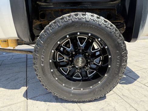 Used 2014 Chevrolet Silverado 2500 LT w/ Z71 Appearance Package AWD/4WD image 17