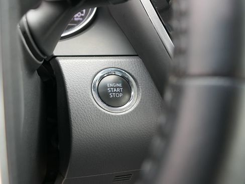 Used 2018 Toyota Camry SE image 18