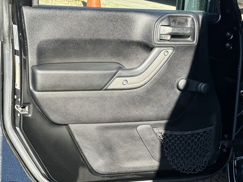 Used 2016 Jeep Wrangler Sport w/ Connectivity Group image 9