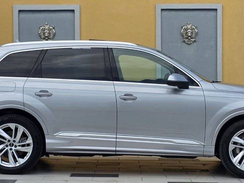 Used 2022 Audi Q7 3.0T Premium Plus w/ Premium Plus Package AWD/4WD image 8