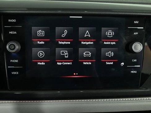 Certified 2022 Volkswagen Taos SEL w/ Panoramic Sunroof Package image 8