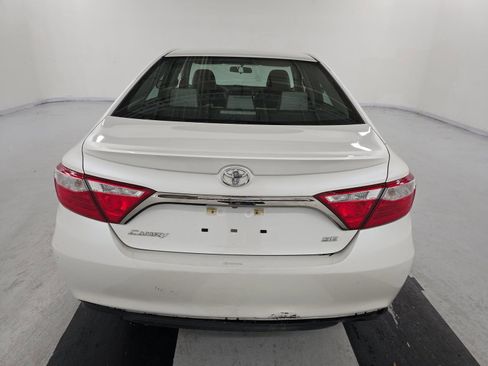 Used 2017 Toyota Camry SE image 4