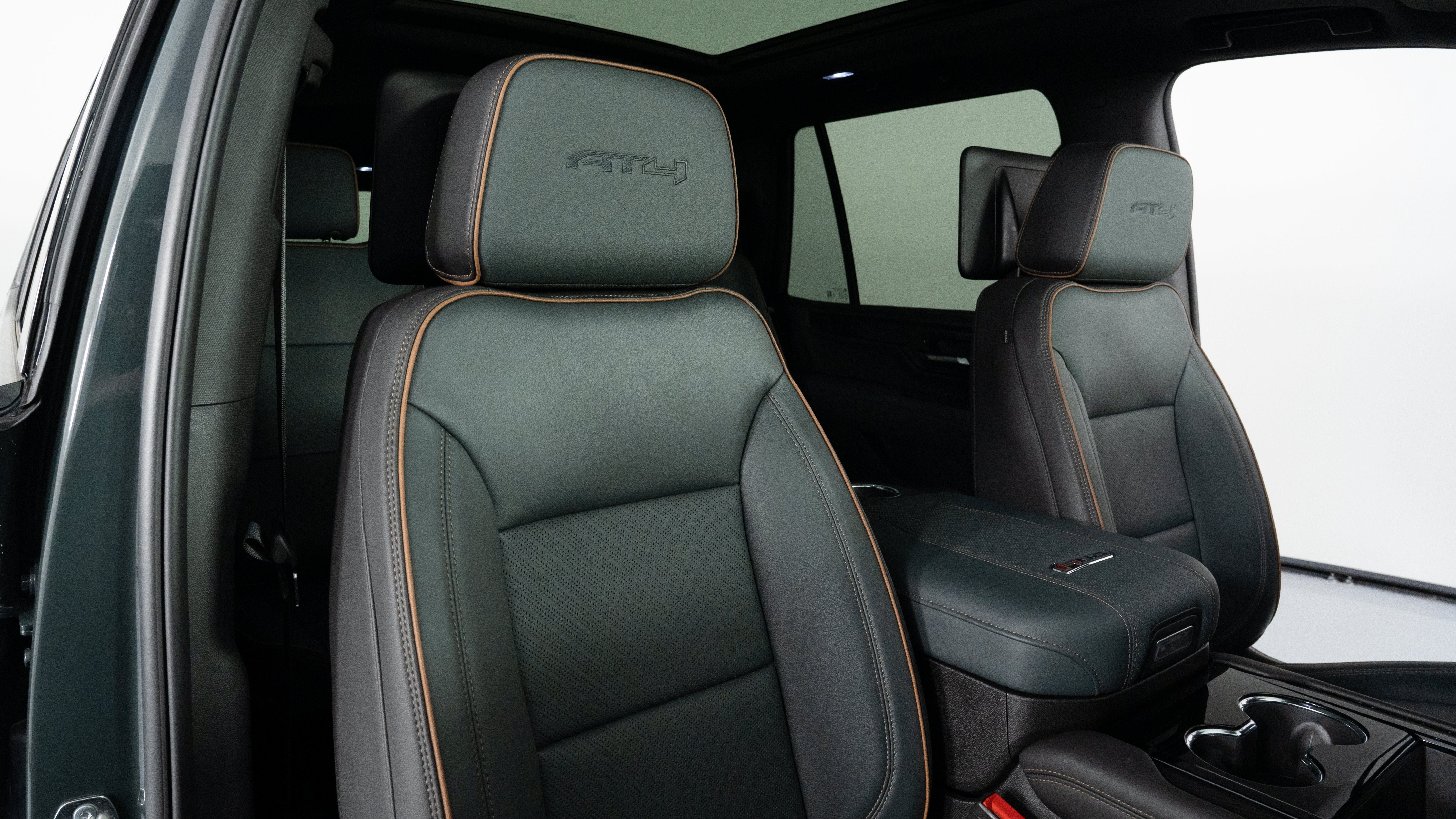 Used 2025 GMC Yukon AT4 w/ AT4 Premium Plus Package AWD/4WD image 33
