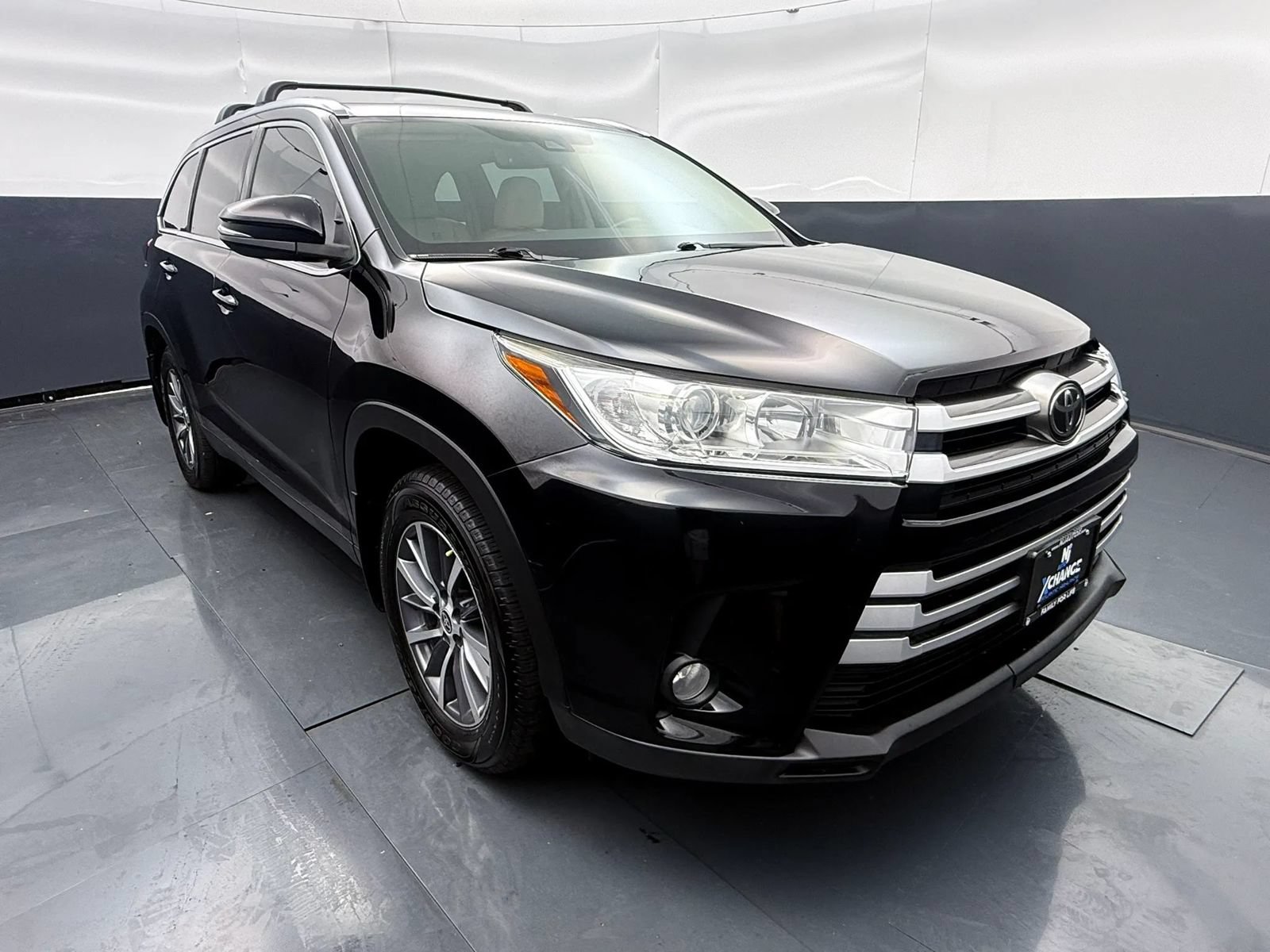 Used 2019 Toyota Highlander XLE AWD/4WD image 1