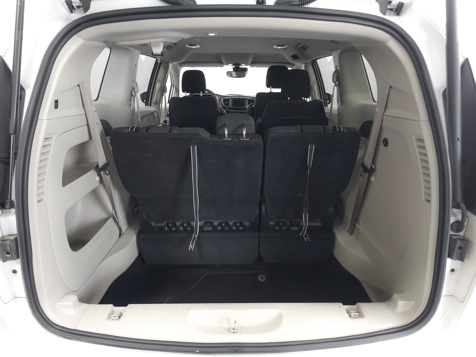 Used 2023 Chrysler Voyager LX FWD image 12
