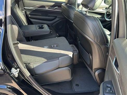 New 2025 Jeep Grand Cherokee Limited w/ Black Appearance Package image 30