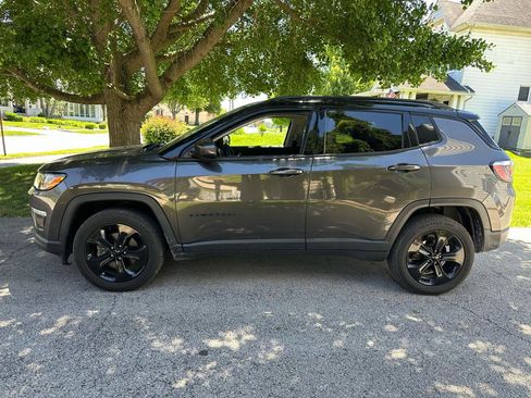 Used 2018 Jeep Compass Latitude w/ Popular Equipment Group AWD/4WD image 4