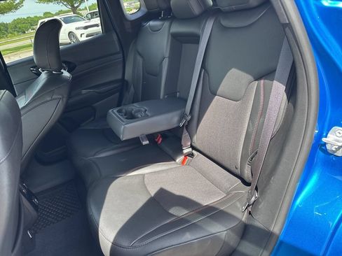 Used 2025 Jeep Compass Trailhawk AWD/4WD image 42