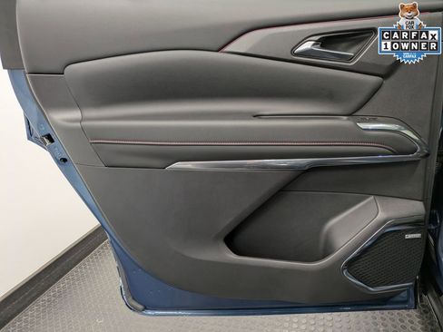 Used 2025 Chevrolet Traverse RS image 22