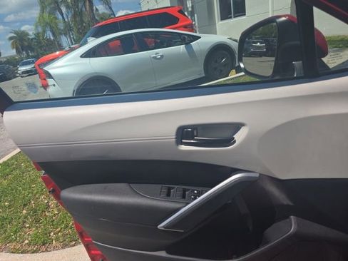 Used 2023 Toyota Corolla Cross LE w/ Moonroof Package image 4