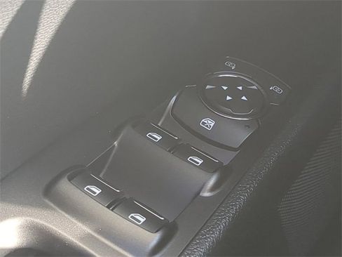 Used 2018 Ford Fusion SE w/ Fusion SE Technology Package image 24