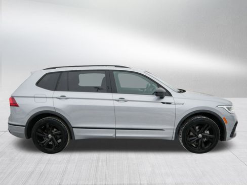 Certified 2024 Volkswagen Tiguan SE R-Line image 8