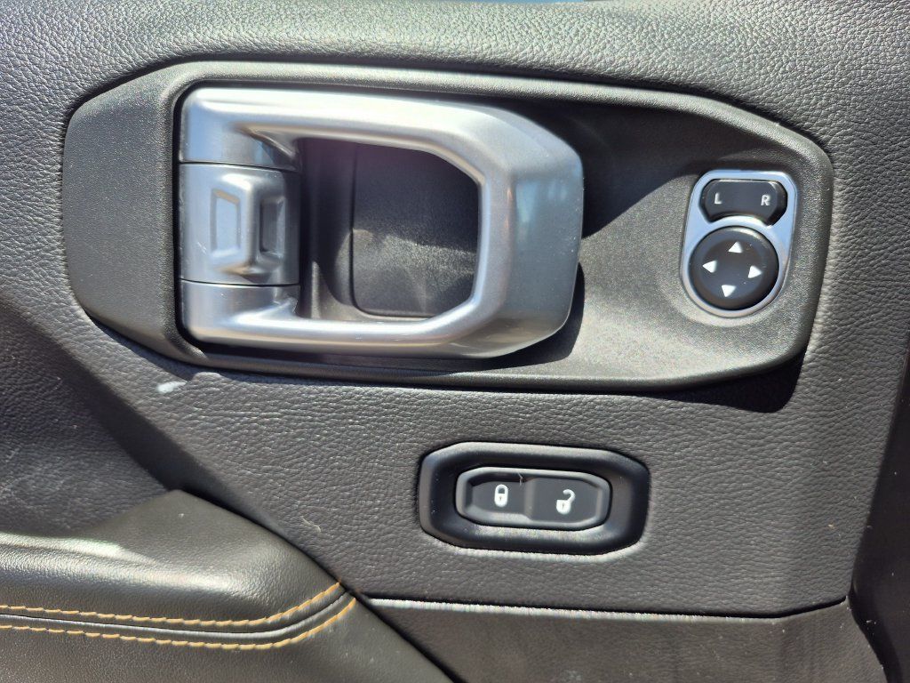 Used 2024 Jeep Wrangler Unlimited Sahara AWD/4WD image 8