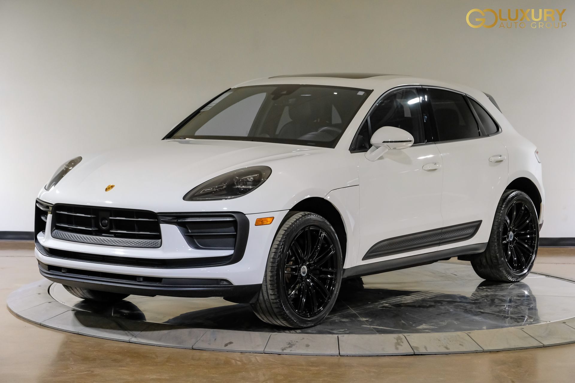 Used 2024 Porsche Macan w/ Premium Plus Package AWD/4WD image 8