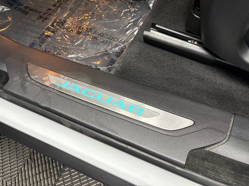 Used 2020 Jaguar F-PACE Premium image 31