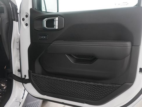 Used 2023 Jeep Wrangler Sahara w/ Cold Weather Group image 9