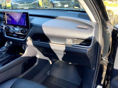 Used 2024 Toyota Grand Highlander XLE image 18