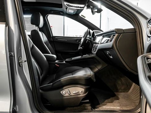 Certified 2026 Porsche Macan AWD/4WD image 29