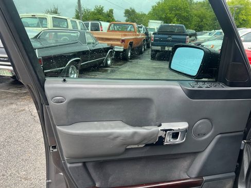 Used 2005 Land Rover Range Rover HSE image 8