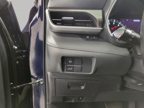 Used 2021 Toyota Highlander XLE image 10