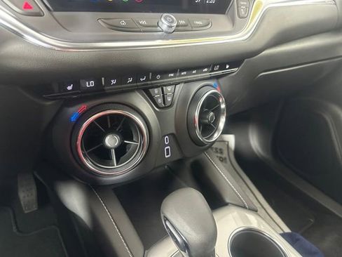 Used 2025 Chevrolet Blazer LT AWD/4WD image 19