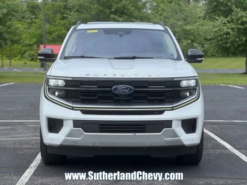 Used 2025 Ford Expedition Max Platinum AWD/4WD image 2
